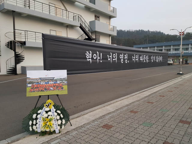 10일 오전 7시 40분쯤 독도 헬기 추락사고로 숨진 소방대원들의 운구 행렬이 노제 장소인 중앙 119 구조본부에 도착했다. 노제 후인 오전 10시 계명대 성서캠퍼스 실내체육관에서는 이들에 대한 영결식이 진행된다. 이통원 기자 tong@imaeil.com