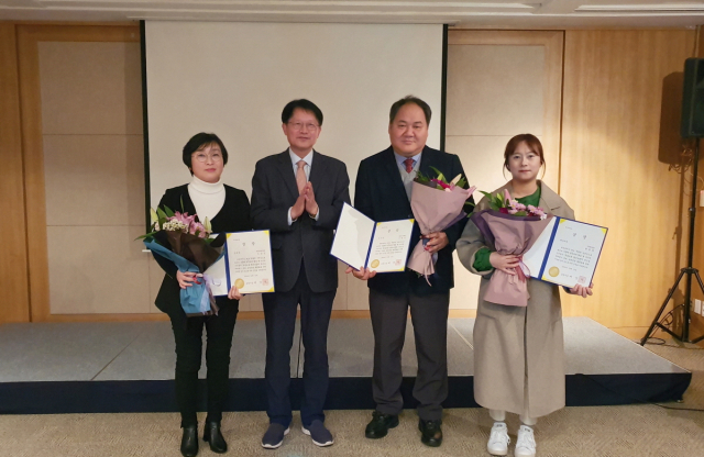 포항시 이재춘 정책특보(왼쪽 두 번째)는 제주 KAL 호텔에서 대한항공이 주관하는 여행사 간담회에서