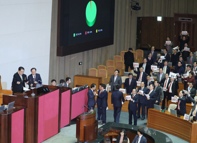 10일 오후 국회 본회의장. 연합뉴스