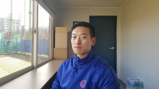 시카고 컵스 마이너리그 체력 및 재활코치 연수를 받은 최환준(30) 트레이너가 대구고 야구부를 대상으로 트레이닝 재능 기부를 한 후 소감을 밝히고 있다. 김병훈 기자
