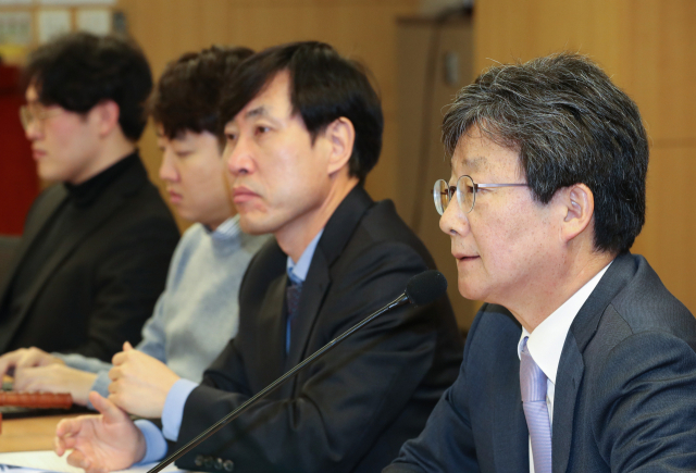 유승민 새로운보수당 인재영입위원장이 17일 오전 서울 여의도 국회 의원회관에서 열린 창당준비위원회 비전회의에서 발언하고 있다. 연합뉴스