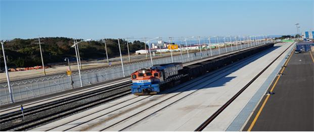 포항영일만신항 인입철도 준공전경. 국토부 제공