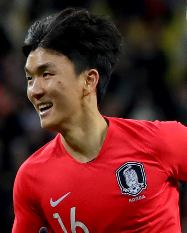 18일 부산아시아드주경기장에서 열린 2019 동아시안컵 결승전 한국과 일본의 경기에서 한국 황인범이 선취골을 넣은 후 환호하고 있다. 연합뉴스
