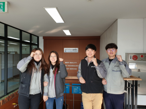 모간 직원들이 화이팅을 외치고 있다. 박상구 기자