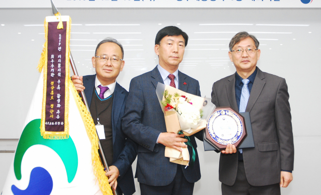 경산시가 최근 국토교통부 주관 2019 지적재조사사업 추진 평가에서 최우수기관으로 선정돼 국토교통부장관 표창을 받았다.