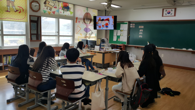 지난 12일 화재로 충격을 받은 경북 안동강남초등학교 학생들을 위한 집단상담 프로그램이 진행 중이다. 경북교육청 제공