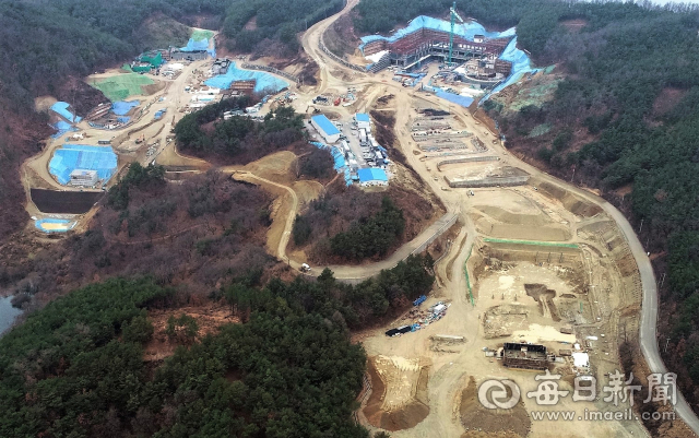안동의 3대 문화권 사업인 컨벤션센터 등이 2020년 말 준공을 앞두고 있지만, 개관 준비 예산이 안동시의회 예산 심의과정에서 전액 삭감되는 등 애물단지로 전락할 우려를 낳고 있다. 안동시 제공