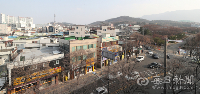 23일 대구시 신청사 부지로 결정된 달서구 옛 두류정수장(오른쪽)과 주변 주택가. 매일신문 DB