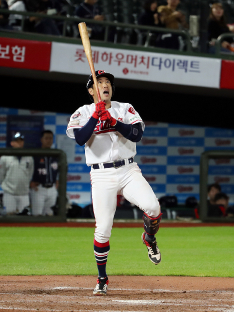 올해 자유계약선수(FA) 시장에 나온 롯데 자이언츠 외야수 전준우. 연합뉴스