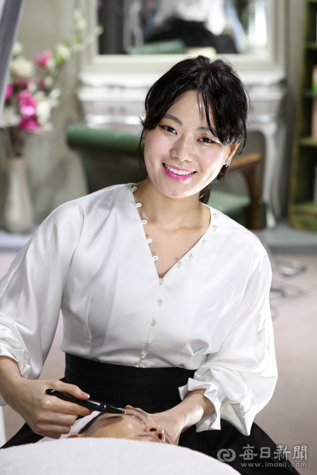 이지선 원장이 마치 성형을 한 것처럼 고객이 원하는 이미지를 만드는 일명