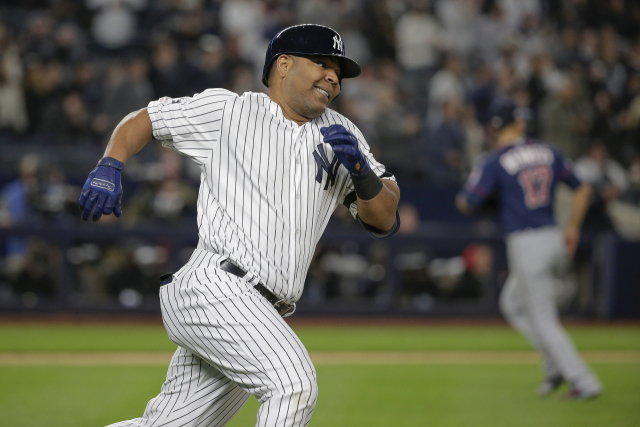 미국프로야구 메이저리그(MLB) 시카고 화이트삭스가 베테랑 타자 에드윈 엥카르나시온과 1년 1천200만 달러(139억3천만원 상당)에 계약했다. 연합뉴스