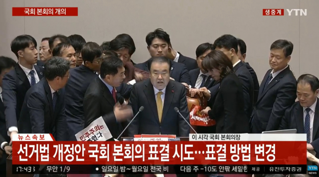[속보] 자유한국당 선거법 개정안 표결 방법 변경 시도 