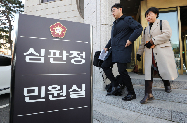 정의기억연대 한경희 사무총장(오른쪽)과 일본군 