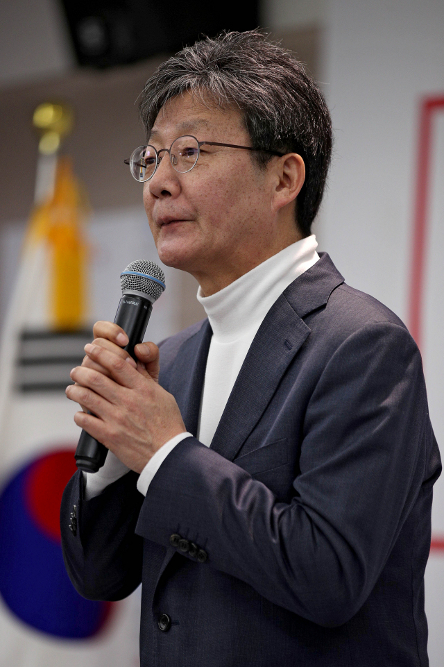 28일 오후 대구 북구 한국패션센터에서 열린 새로운보수당 대구시당 창당대회에서 유승민 인재영입위원장이 인사말을 하고 있다. 김영진 기자 kyjmaeil@imaeil.com