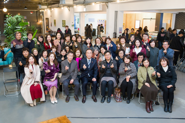 경북 구미시가 27일 의사이면서 시를 쓰는 철학자 