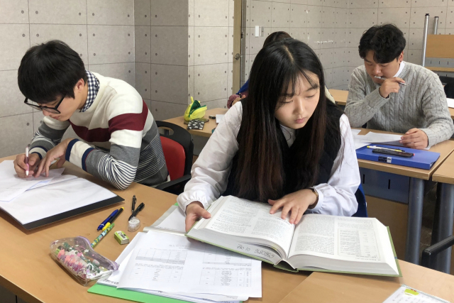 구미대 작업치료과 학생들이 국가고시 준비에 여념이 없다. 구미대 제공