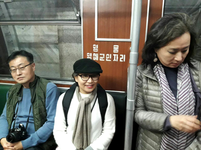 우리일행은 북한 안내원의 안내로 잠시