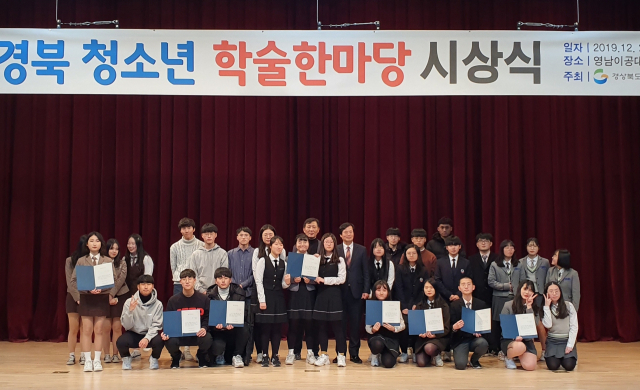 심화학습 후 탐구과정에 깊이를 담는 활동이 중요하다. 보고서나 논문을 쓰는 게 그것이다. 학생부의 