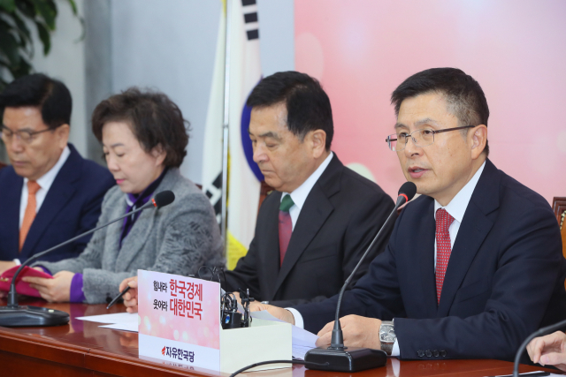 자유한국당 황교안 대표가 2일 국회에서 열린 최고위원회의에서 발언하고 있다. 연합뉴스