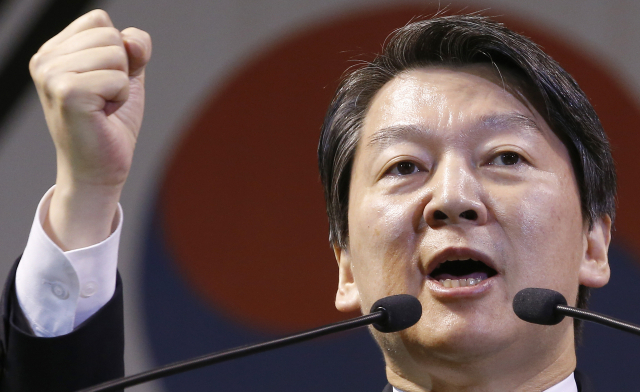 바른미래당 안철수 전 의원이 1년여간의 해외 체류를 마무리하고 국내 정계로 복귀하겠다고 2일 시사했다.