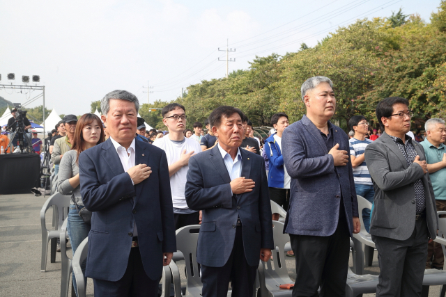박영기(맨왼쪽)