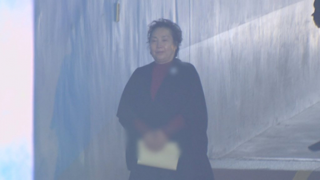1982년 5월 어음 사기 사건으로 첫 공판에 등장한 