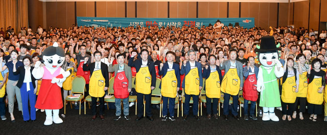 경북도가 국내외 관광객 유치를 위해, 서비스 개선 사업과 관광서비스를 높이기 위한 캠페인을 벌이고 있다. 경북도 제공