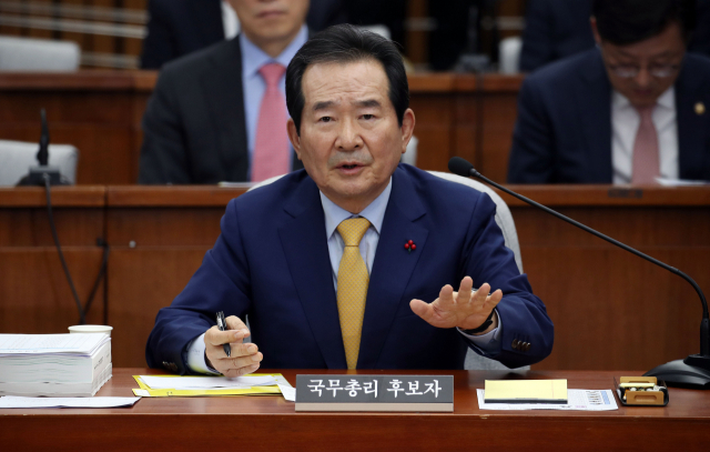 정세균 국무총리 후보자가 7일 오후 국회에서 열린 국무총리 임명동의안 심사를 위한 인사청문회에서 인사청문위원장을 맡은 자유한국당 나경원 의원의 질의에 답하고 있다. 연합뉴스