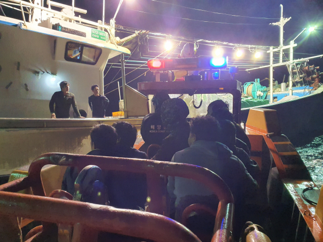 오늘(7일) 오전 제주 차귀도 서쪽 37Km 해상에서 목포선적 M호(35톤, 유자망, 승선원 14명)가 전복됐다. 사진=제주해양경찰서