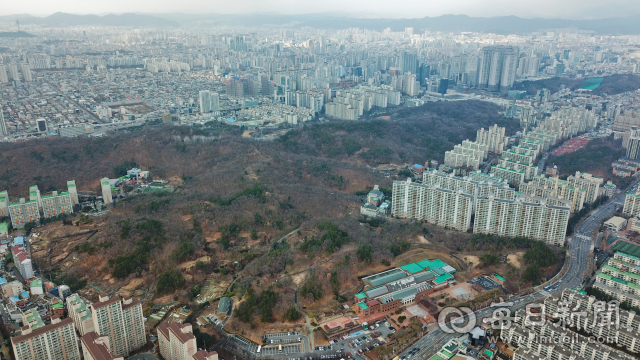 대구 수성구 범어공원의 모습. 범어동에서 황금동까지 113만㎡ 크기로 축구장 150여개 면적에 달한다. 이곳은 일몰제 대상으로 도시계획시설 사업과 협의매수 등을 통해 공원의 상당 부분이 유지된다. 매일신문 DB