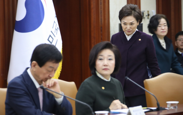 김현미 국토교통부 장관이 8일 오전 정부서울청사에서 열린 