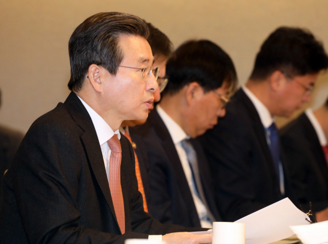 7일 오전 정부서울청사에서 미국-이란간 긴장 고조에 따른 금융시장 밑 실물경제 영향등을 점검하기위해 열린 