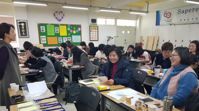 평생교육융합학과 성인학습자들을 대상으로 집중이수제 수업 진행 모습. 대구한의대 제공