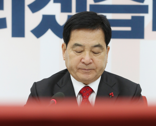 자유한국당 심재철 원내대표가 12일 오후 서울 여의도 국회에서 기자간담회를 하고 있다. 연합뉴스