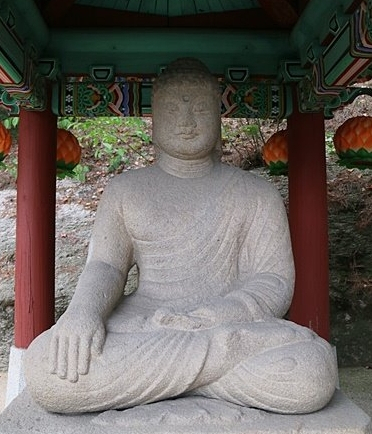 주낙영 경주시장이 12일 이거사 터 발굴조사 현장을 둘러보고 있다. 경주시 제공