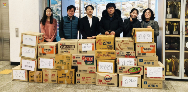 정상태권도 원생들의 따뜻함이 깃든 사랑의 라면 전달. 안동시 제공