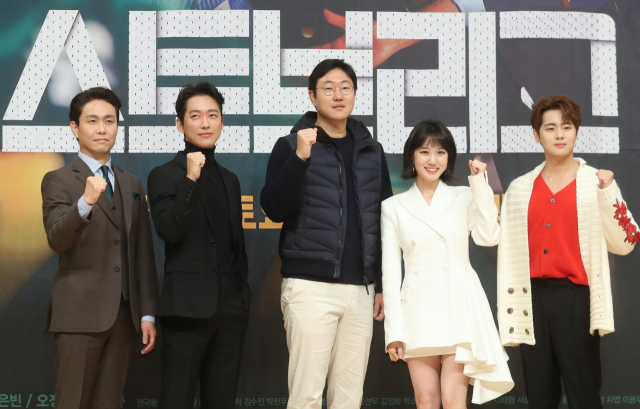 배우 오정세(왼쪽부터), 남궁민, 정동윤 연출, 박은빈, 조병규가 13일 오후 서울 양천구 목동 SBS사옥에서 열린 SBS 새 금토드라마 