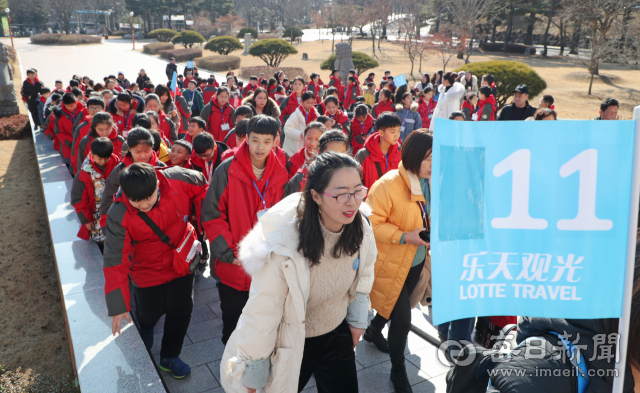 대구로 수학여행 온 중국 하남성 지역 초등학생과 중학생들이 계명대학교 성서캠퍼스를 투어하고 있다.기사내용과 무관한 사진. 매일신문 DB