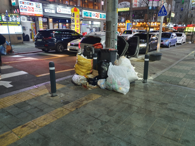 15일 밤 대구 북구 칠곡 3지구 문화의 거리