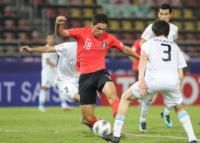 15일 오후 태국 랑싯 탐마삿 스타디움에서 열린 2020 아시아축구연맹(AFC) U-23 챔피언십 한국과 우즈베키스탄의 조별리그 최종전에서 오세훈이 결승골을 넣고 있다. 연합뉴스