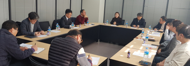 새해 첫 모임을 가진 2020 매일신문 디지털위원회 회의 모습. 디지털국 제공
