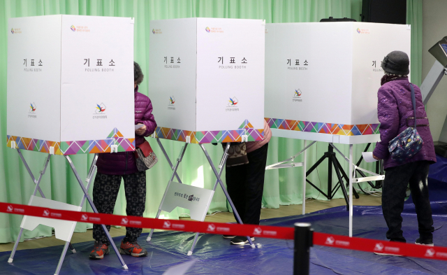 대구 군 공항 이전 주민투표 사전투표소. 연합뉴스