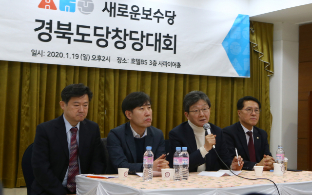 19일 새로운보수당 경북도당 창당대회가 열린 경북 구미 BS호텔에서 유승민 의원이 발언하고 있다. 연합뉴스