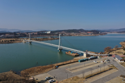 국내 최장 보도현수교인 상주 낙강교 전경. 상주시 제공