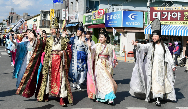 고령 대가야체험축제가 경상북도 최우수 축제에 선정됐다. 지난해 개최된 대가야체험축제 거리퍼레이드 장면. 고령군 제공