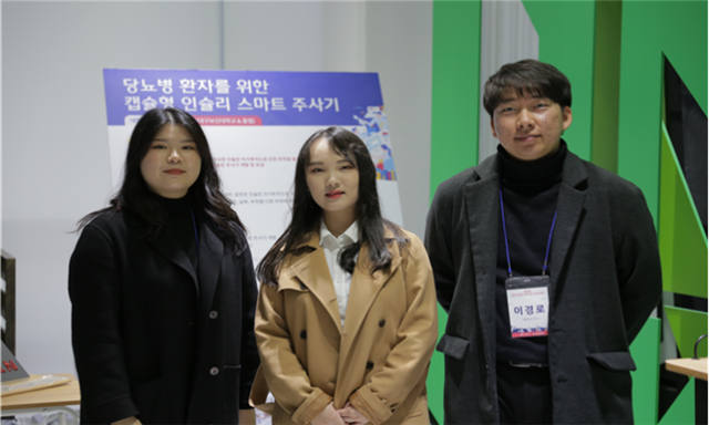 지역밀착형 연구활동 지원사업에 참여한 대학생 대표들. 왼쪽부터 이언주 아로메이트 대표, 정유리 널슐린 대표, 이경로 인텔리전트 크누비 대표. 대구시 제공