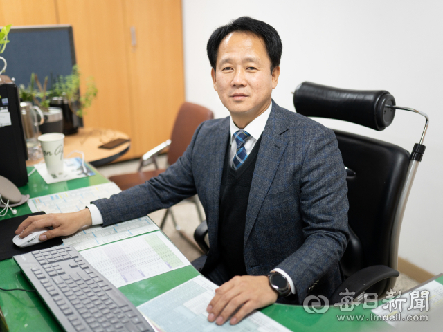 12년 간 아내 한은희 씨와 아이들을 위한 기부활동을 이어오고 있는 박원용 씨. 윤영민 기자