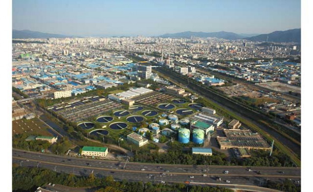 대구시의 하수 찌꺼기(슬러지) 건조 연료화 사업이 난관에 부딪쳤다. 달서천하수처리장 하수 찌꺼기의 황 함유량이 높게 나왔기 때문이다. 달서천하수처리장의 모습. 매일신문 DB