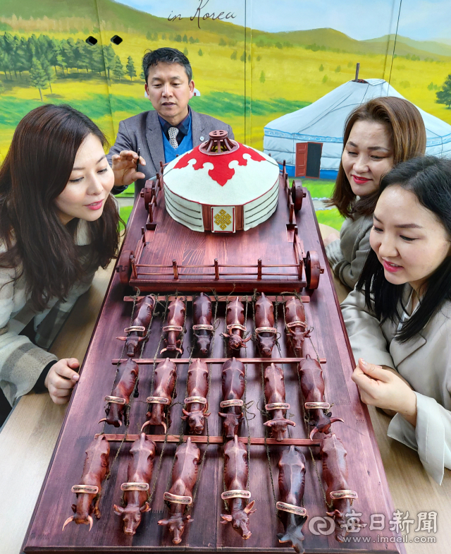 11일 대구 중구 대봉동 (사)몽골문화경제원에서 남상대 원장과 직원들이