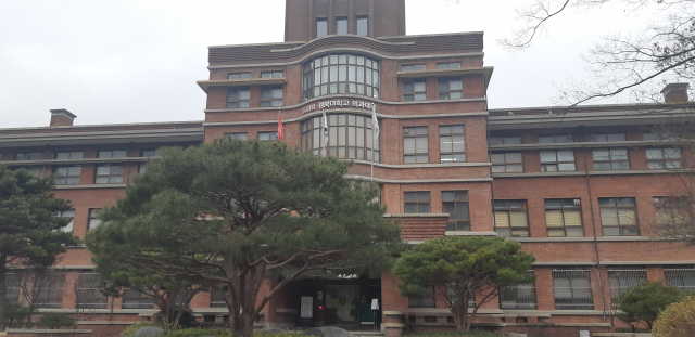 경북대학교 의과대학 본관 전경.